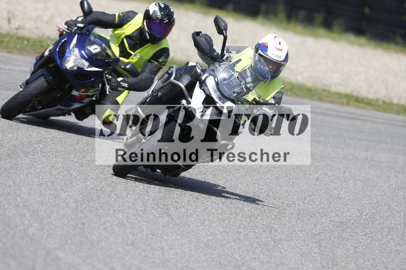 Archiv-2025/09 22.04.2025 Cornu Master School ADR/rot-rouge/0-3